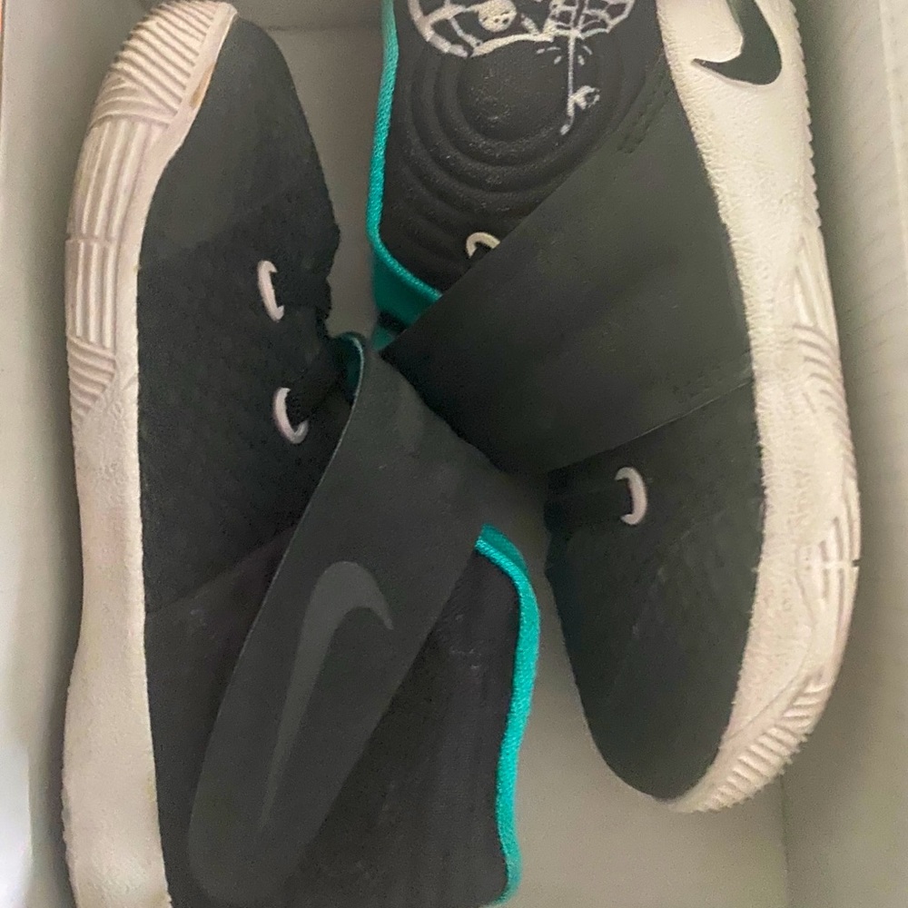 Kyrie 2